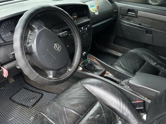 Зеленый Опель Омега, объемом двигателя 2 л и пробегом 300 тыс. км за 2499 $, фото 5 на Automoto.ua