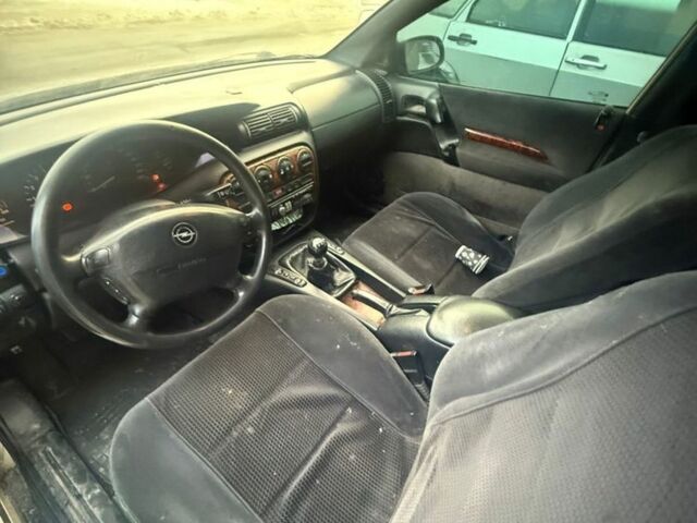 Зелений Опель Омега, об'ємом двигуна 0 л та пробігом 200 тис. км за 1000 $, фото 3 на Automoto.ua