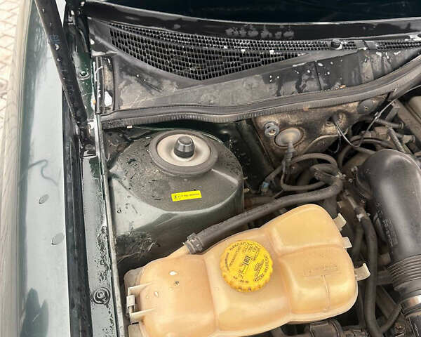 Зеленый Опель Омега, объемом двигателя 2.2 л и пробегом 200 тыс. км за 3000 $, фото 17 на Automoto.ua