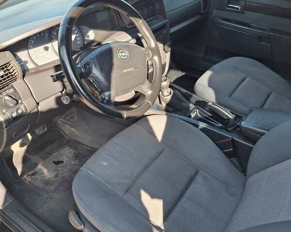 Зеленый Опель Омега, объемом двигателя 2.2 л и пробегом 280 тыс. км за 2600 $, фото 9 на Automoto.ua