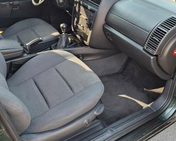 Зеленый Опель Омега, объемом двигателя 2.2 л и пробегом 280 тыс. км за 2600 $, фото 7 на Automoto.ua