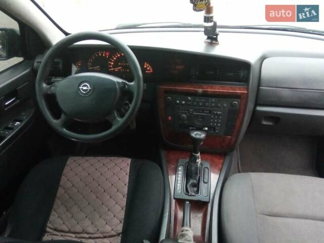 Зеленый Опель Омега, объемом двигателя 2.2 л и пробегом 324 тыс. км за 2500 $, фото 13 на Automoto.ua