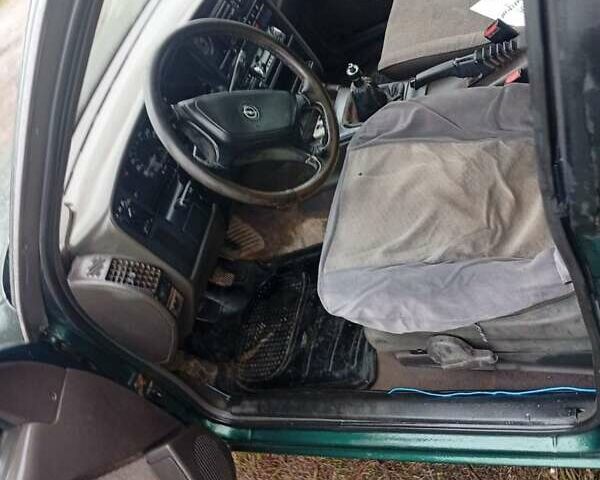 Зелений Опель Омега, об'ємом двигуна 2 л та пробігом 65 тис. км за 899 $, фото 6 на Automoto.ua