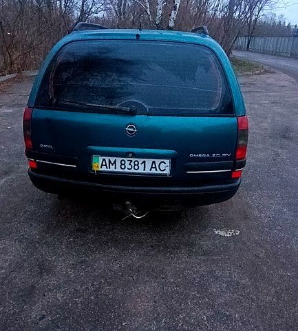 Зеленый Опель Омега, объемом двигателя 20 л и пробегом 0 тыс. км за 1800 $, фото 2 на Automoto.ua