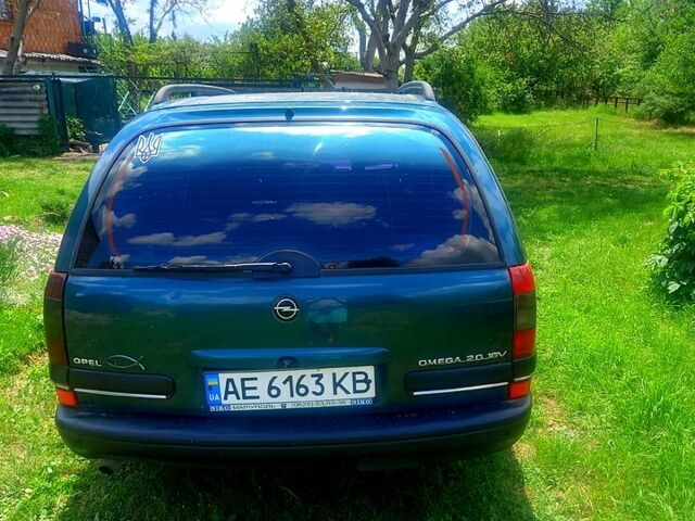 Зелений Опель Омега, об'ємом двигуна 2 л та пробігом 363 тис. км за 1800 $, фото 2 на Automoto.ua