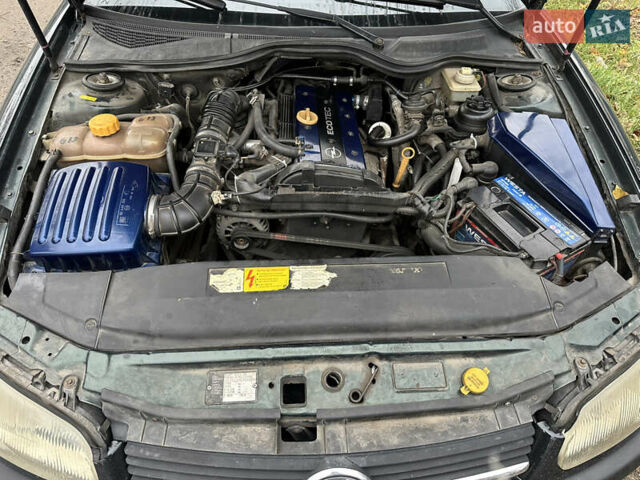 Зеленый Опель Омега, объемом двигателя 2 л и пробегом 432 тыс. км за 3900 $, фото 1 на Automoto.ua