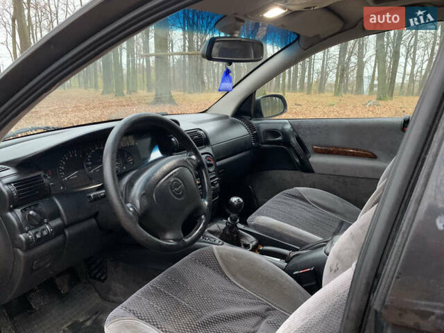 Зелений Опель Омега, об'ємом двигуна 2 л та пробігом 335 тис. км за 1550 $, фото 8 на Automoto.ua