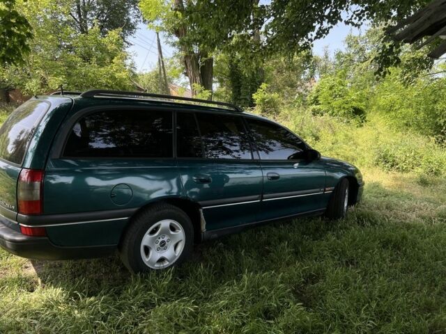 Зеленый Опель Омега, объемом двигателя 2.5 л и пробегом 290 тыс. км за 3200 $, фото 3 на Automoto.ua