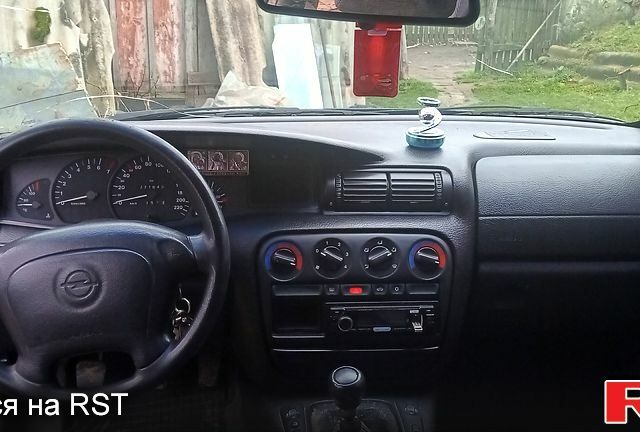 Зеленый Опель Омега, объемом двигателя 2 л и пробегом 317 тыс. км за 2000 $, фото 7 на Automoto.ua