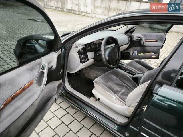 Зеленый Опель Омега, объемом двигателя 2 л и пробегом 289 тыс. км за 1780 $, фото 3 на Automoto.ua