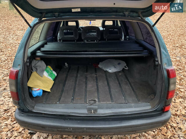 Зелений Опель Омега, об'ємом двигуна 2 л та пробігом 335 тис. км за 1550 $, фото 5 на Automoto.ua