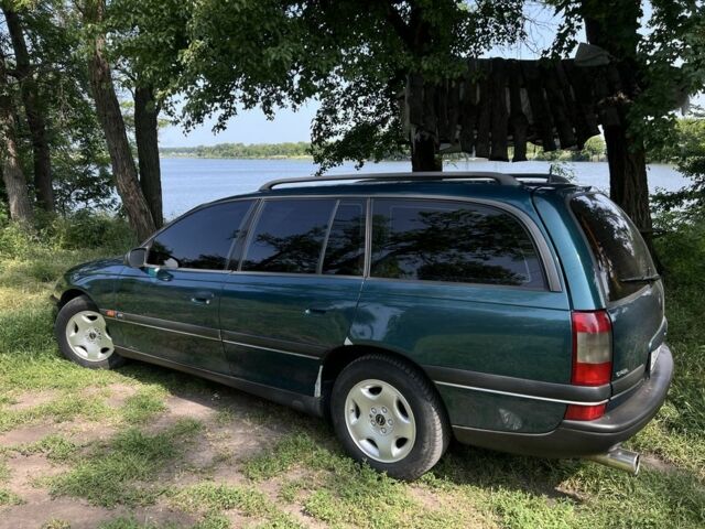 Зеленый Опель Омега, объемом двигателя 2.5 л и пробегом 290 тыс. км за 3200 $, фото 5 на Automoto.ua