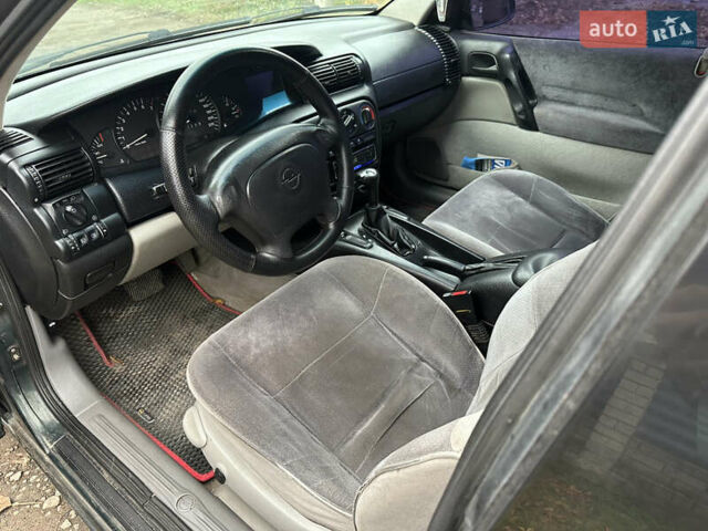 Зеленый Опель Омега, объемом двигателя 2 л и пробегом 432 тыс. км за 3900 $, фото 2 на Automoto.ua