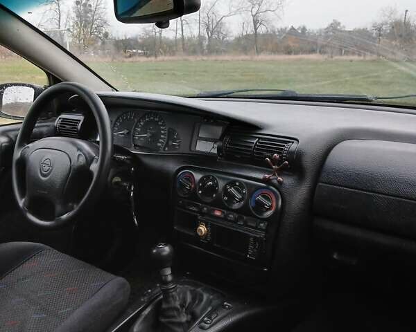 Зелений Опель Омега, об'ємом двигуна 2 л та пробігом 500 тис. км за 1800 $, фото 14 на Automoto.ua