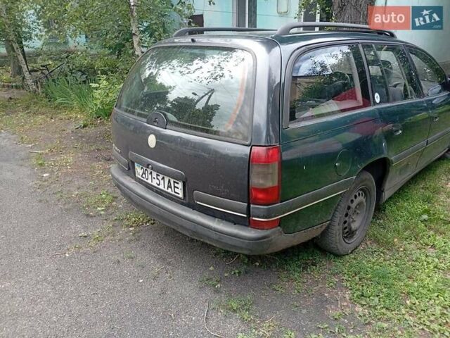Зеленый Опель Омега, объемом двигателя 2 л и пробегом 200 тыс. км за 1900 $, фото 3 на Automoto.ua