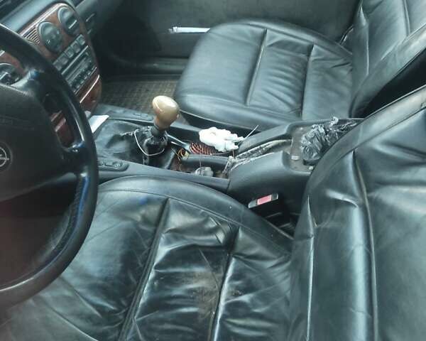 Опель Омега 1995 в Львове на Automoto.ua Зеленый Опель Омега, объемом двигателя 2.5 л и пробегом 250 тыс. км за 1200 $, фото 1 на Automoto.ua