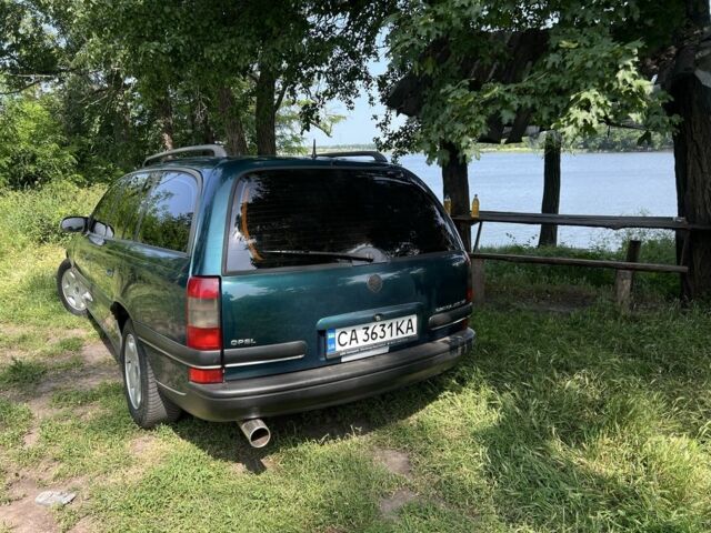 Зеленый Опель Омега, объемом двигателя 2.5 л и пробегом 290 тыс. км за 3200 $, фото 4 на Automoto.ua