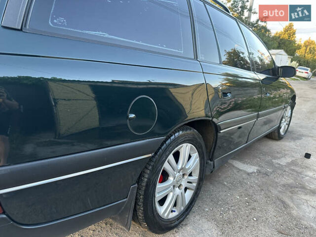 Зеленый Опель Омега, объемом двигателя 2 л и пробегом 432 тыс. км за 3900 $, фото 4 на Automoto.ua