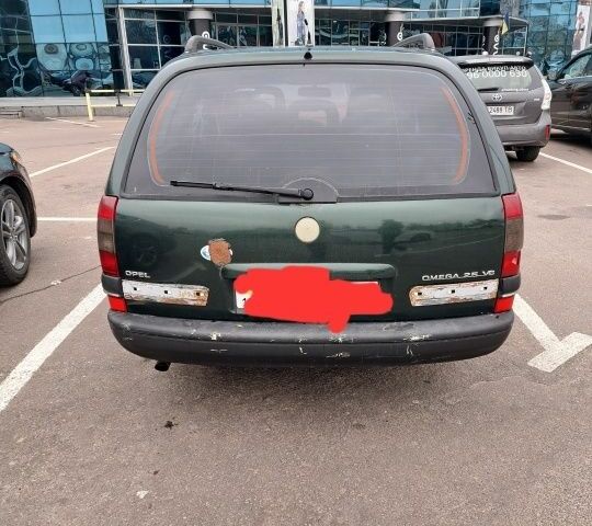 Зелений Опель Омега, об'ємом двигуна 2.5 л та пробігом 200 тис. км за 900 $, фото 3 на Automoto.ua