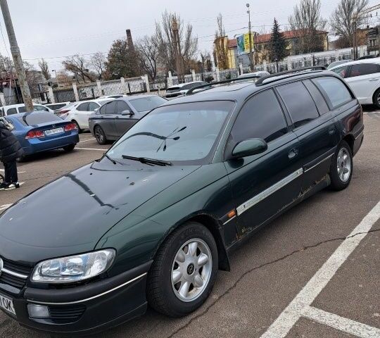 Зелений Опель Омега, об'ємом двигуна 2.5 л та пробігом 200 тис. км за 900 $, фото 2 на Automoto.ua