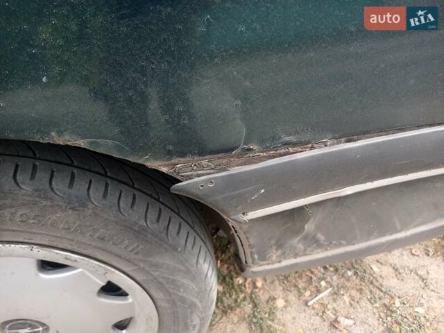 Зеленый Опель Омега, объемом двигателя 2 л и пробегом 400 тыс. км за 1200 $, фото 12 на Automoto.ua
