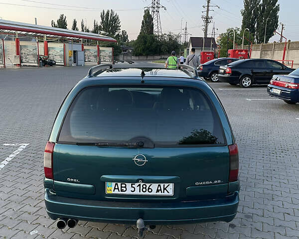 Зеленый Опель Омега, объемом двигателя 2.5 л и пробегом 333 тыс. км за 2450 $, фото 4 на Automoto.ua