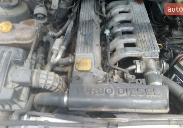 Зеленый Опель Омега, объемом двигателя 2.5 л и пробегом 386 тыс. км за 2000 $, фото 4 на Automoto.ua