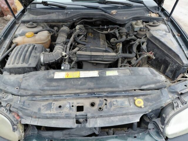 Зеленый Опель Омега, объемом двигателя 2 л и пробегом 300 тыс. км за 350 $, фото 4 на Automoto.ua