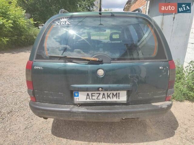 Опель Омега 1997 у Харкові на Automoto.ua Зелений Опель Омега, об'ємом двигуна 2 л та пробігом 308 тис. км за 1500 $, фото 4 на Automoto.ua