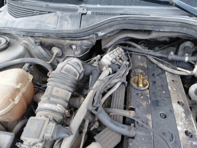 Зеленый Опель Омега, объемом двигателя 2 л и пробегом 300 тыс. км за 350 $, фото 5 на Automoto.ua