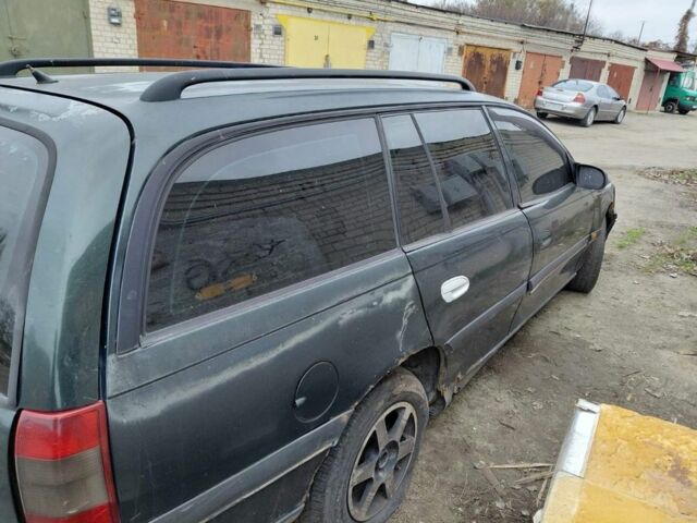 Зеленый Опель Омега, объемом двигателя 2 л и пробегом 300 тыс. км за 350 $, фото 3 на Automoto.ua