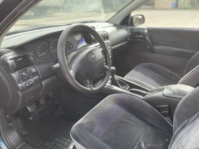 Зеленый Опель Омега, объемом двигателя 2 л и пробегом 290 тыс. км за 2900 $, фото 5 на Automoto.ua