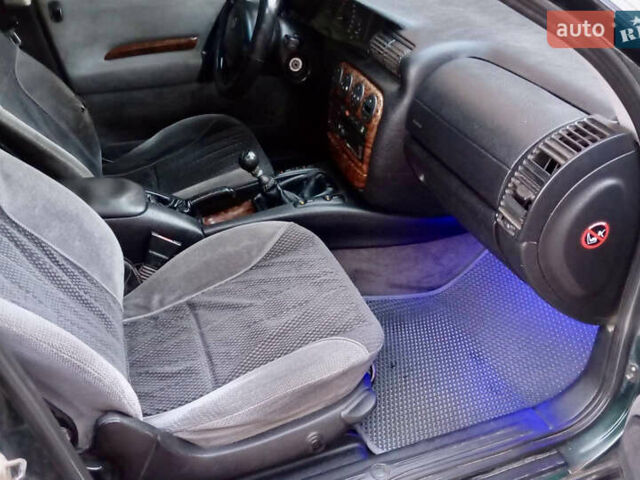 Опель Омега 1997 в Волочиске на Automoto.ua Зеленый Опель Омега, объемом двигателя 2 л и пробегом 300 тыс. км за 1200 $, фото 8 на Automoto.ua