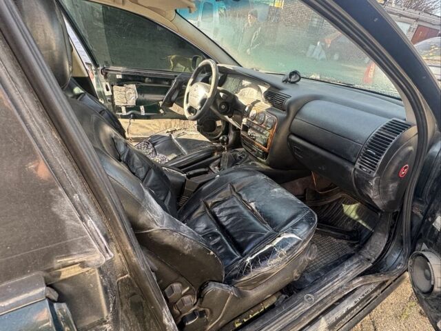 Зелений Опель Омега, об'ємом двигуна 2 л та пробігом 300 тис. км за 370 $, фото 6 на Automoto.ua