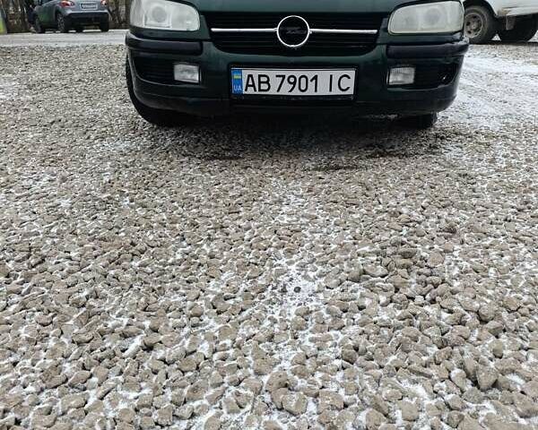 Зеленый Опель Омега, объемом двигателя 2 л и пробегом 250 тыс. км за 3100 $, фото 2 на Automoto.ua