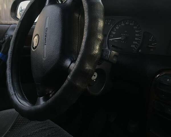 Зелений Опель Омега, об'ємом двигуна 2 л та пробігом 228 тис. км за 1950 $, фото 3 на Automoto.ua