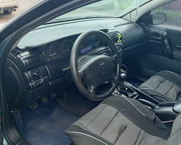 Зеленый Опель Омега, объемом двигателя 2 л и пробегом 330 тыс. км за 2400 $, фото 9 на Automoto.ua