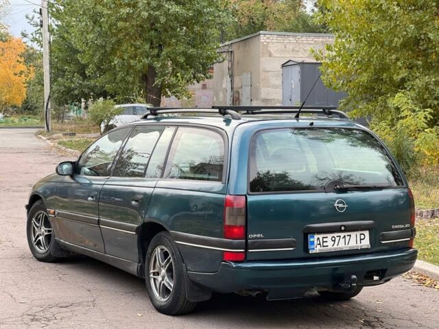 Опель Омега 1998 в Синельниковом на Automoto.ua Зеленый Опель Омега, объемом двигателя 2 л и пробегом 200 тыс. км за 1650 $, фото 2 на Automoto.ua