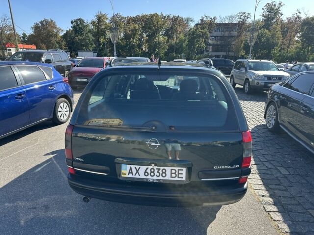 Зелений Опель Омега, об'ємом двигуна 2 л та пробігом 253 тис. км за 2850 $, фото 2 на Automoto.ua