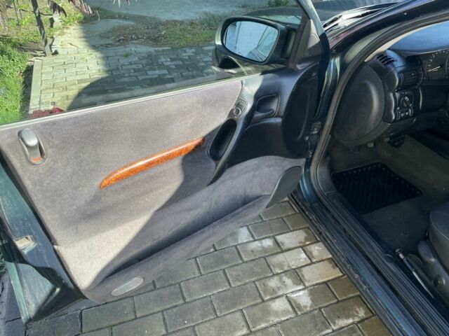 Зелений Опель Омега, об'ємом двигуна 2 л та пробігом 350 тис. км за 2200 $, фото 2 на Automoto.ua