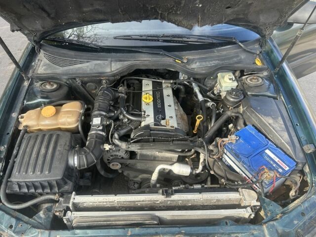 Зелений Опель Омега, об'ємом двигуна 2 л та пробігом 295 тис. км за 1300 $, фото 9 на Automoto.ua