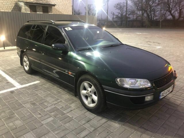 Зеленый Опель Омега, объемом двигателя 2.5 л и пробегом 2 тыс. км за 4100 $, фото 4 на Automoto.ua