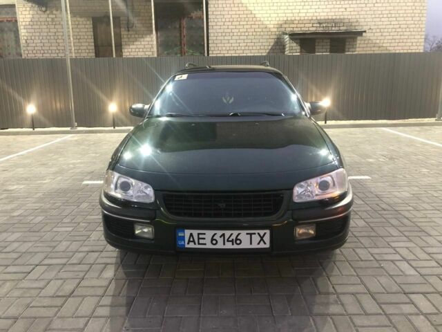 Зеленый Опель Омега, объемом двигателя 2.5 л и пробегом 2 тыс. км за 4100 $, фото 3 на Automoto.ua