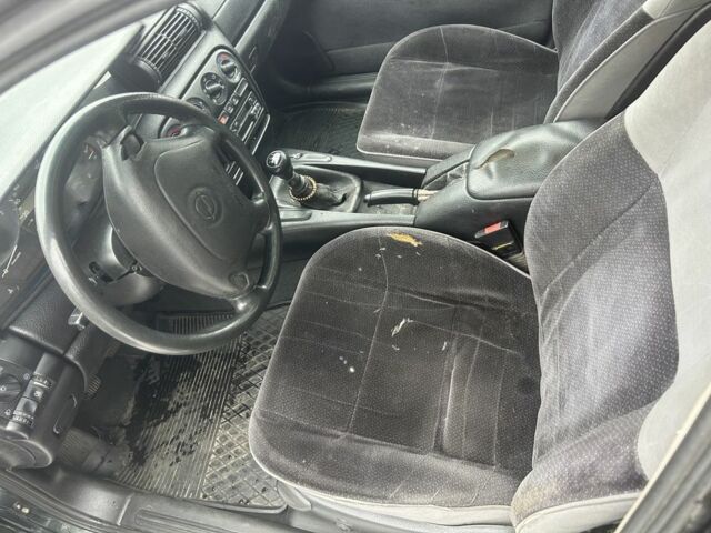 Зеленый Опель Омега, объемом двигателя 2 л и пробегом 275 тыс. км за 1300 $, фото 10 на Automoto.ua