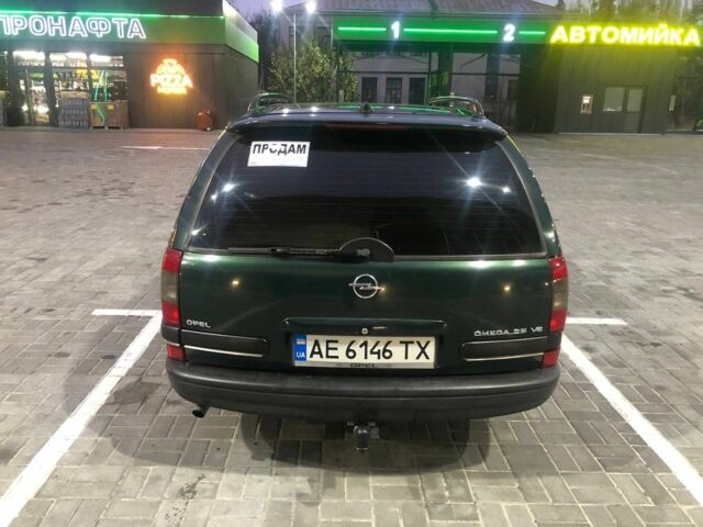 Зеленый Опель Омега, объемом двигателя 2.5 л и пробегом 2 тыс. км за 4100 $, фото 7 на Automoto.ua