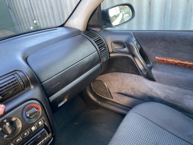 Зелений Опель Омега, об'ємом двигуна 2 л та пробігом 350 тис. км за 2200 $, фото 4 на Automoto.ua