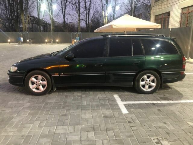 Зеленый Опель Омега, объемом двигателя 2.5 л и пробегом 2 тыс. км за 4100 $, фото 9 на Automoto.ua