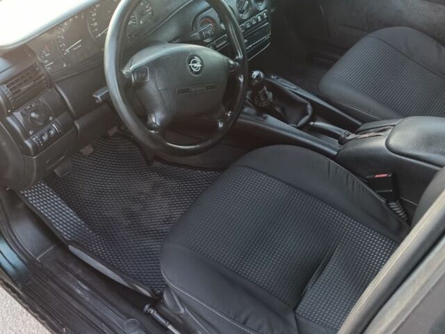 Зеленый Опель Омега, объемом двигателя 2 л и пробегом 352 тыс. км за 2200 $, фото 7 на Automoto.ua