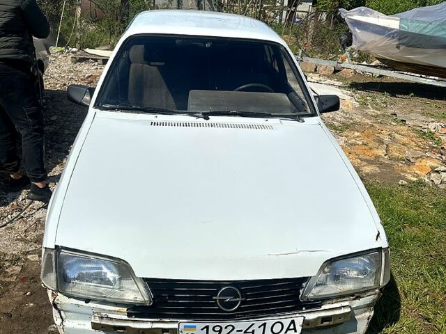 Опель Рекорд, объемом двигателя 2 л и пробегом 55 тыс. км за 400 $, фото 3 на Automoto.ua