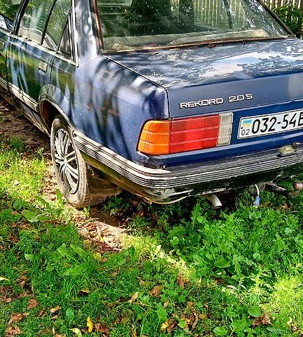 Опель Рекорд, объемом двигателя 2 л и пробегом 200 тыс. км за 650 $, фото 4 на Automoto.ua